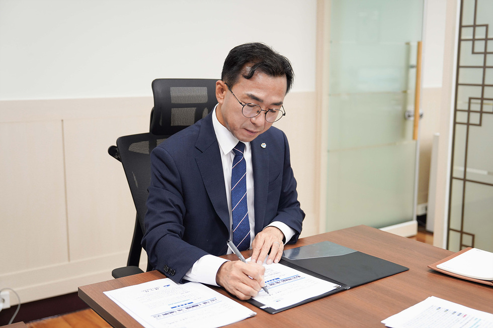 ソ・ヨンハク麗水市長、就任後初の決裁は「市民主権行政」.jpg